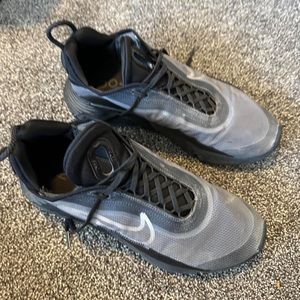 NIKE AIR MAX 2090